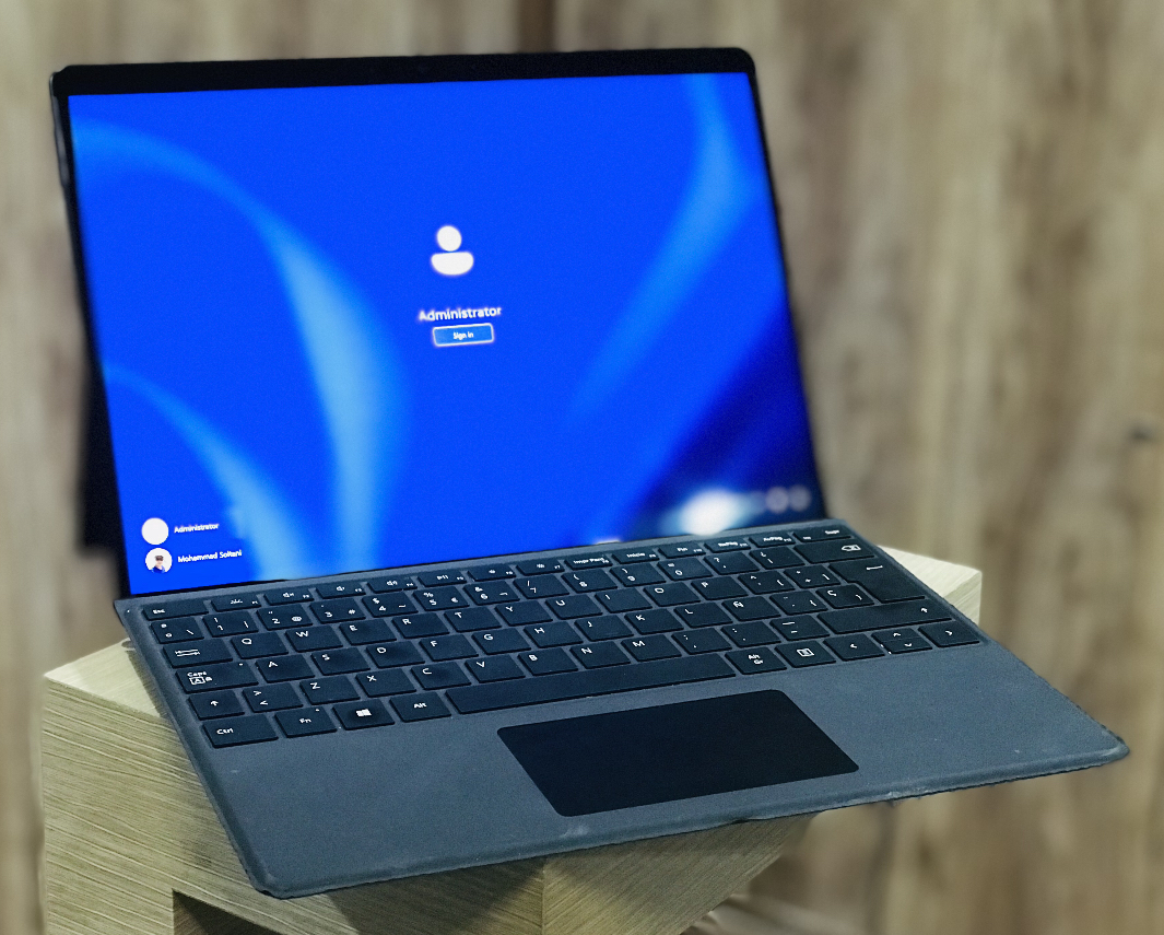 Microsoft Surface Pro X 1876 13" Microsoft SQ1 3.0GHz 8GB 128GB